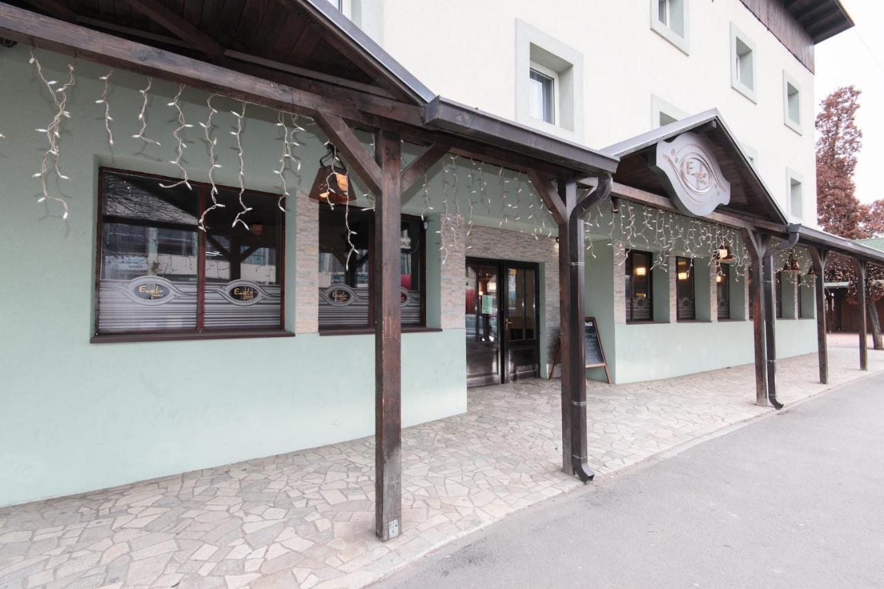 Pensiune Casa De Piatra Bistro